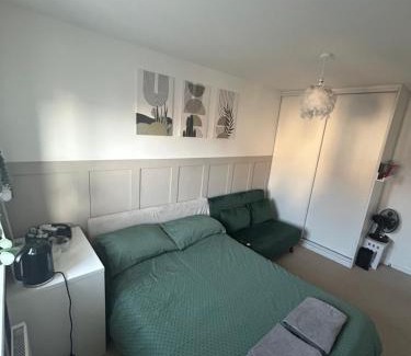 Whitfield House | Room in house close to Dover port