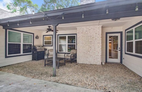 Ponderosa Forest House | Room in Houston- near Exxon Campus,The Woodlands, Northwest Hospital