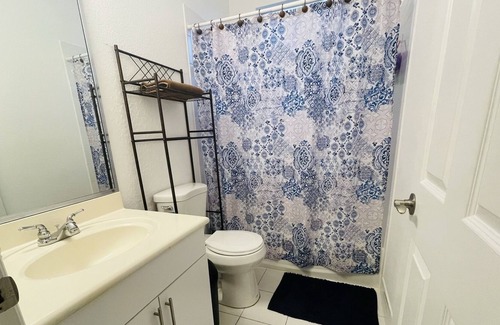 Ludlam House | Room in Kendall with view lake and patio
