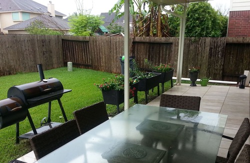 Missouri City House | Room in Large (3,900sq ft), Modern home. Medical center, Rodeo, Galleria, Trail