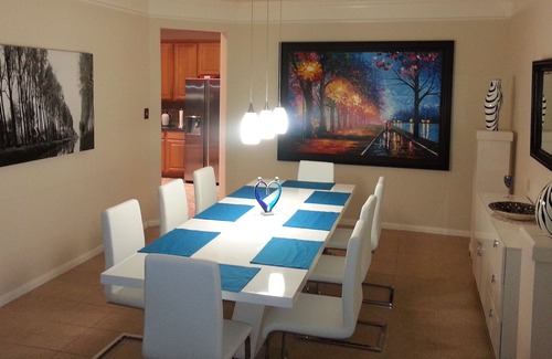 Missouri City House | Room in Large (3,900sq ft), Modern home. Medical center, Rodeo, Galleria, Trail