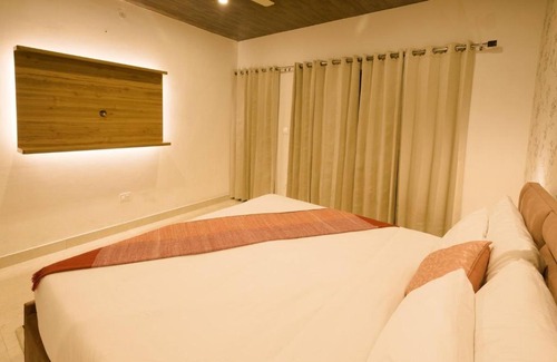Landour House | Room in Lodge - Oakwood 301 - Elegant Private Room With Balcony