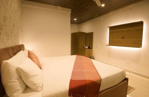 Landour House | Room in Lodge - Oakwood 301 - Elegant Private Room With Balcony