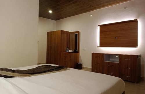 Landour House | Room in Lodge - Oakwood 302 - Elegant Private Room With Balcony at Landour, Mussoorie