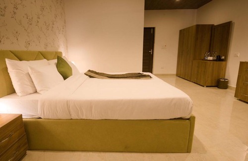 Landour House | Room in Lodge - Oakwood 302 - Elegant Private Room With Balcony at Landour, Mussoorie