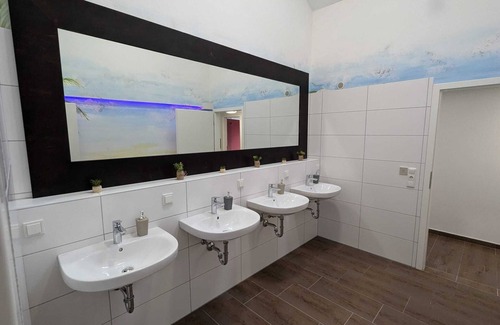 Dahlhaus House | Room in Lohmar | WLAN & bed linen incl. | Balcony with view | 2-fold shower
