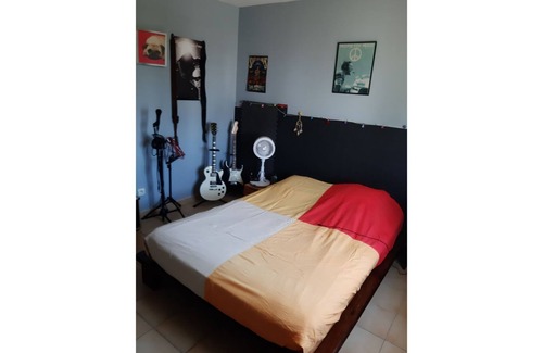 Perols Bed & Breakfast | ROOM IN QUIET VILLA WITH POOL PEROLS NEAR CARNON