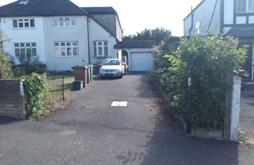 Nonsuch House | Room in shared house in leafy suburban road. London Zone 4