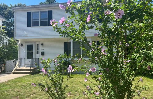 West Roxbury House | Room in Single Family House - Suburban Neighborhood in Boston