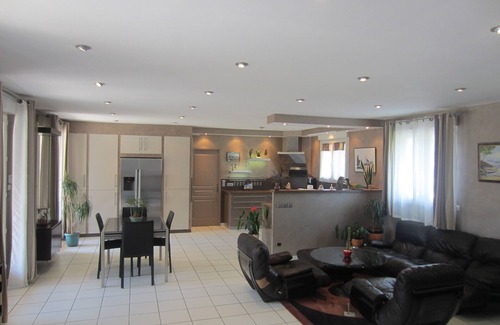 Grezieu-la-Varenne House | Room in villa with swimming pool West of Lyon
