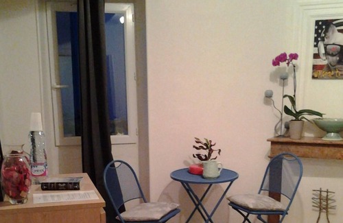 Pellegrue House | Room in village house
