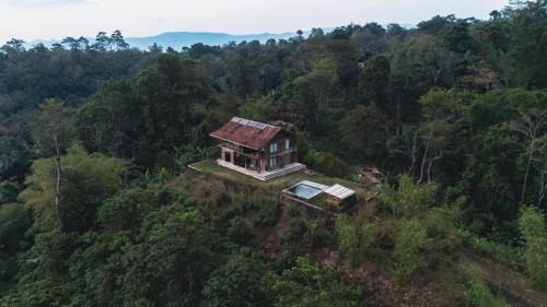 Labuan Bajo House | Room Kalimatan in Bukit Cottage