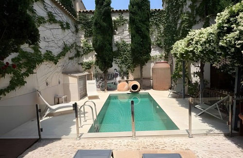 Consuegra Apartment | Room 'La Falleba' with Shared Pool, Wi-Fi and Air Conditioning