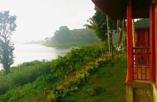 Vazhavatta House | Room-lakerose Wayanad Resort - Water Fro