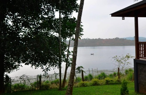 Vazhavatta House | Room-lakerose Wayanad Resort - Water Fro