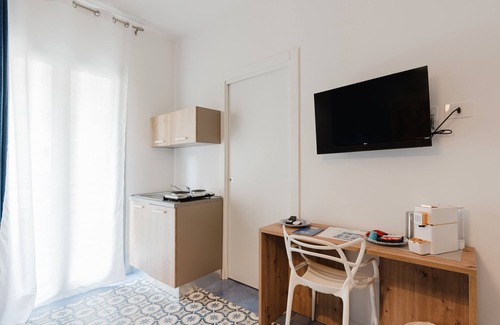 Montallegro Apartment | Room 'Lampedusa' with Balcony, Wi-Fi and Air Conditioning
