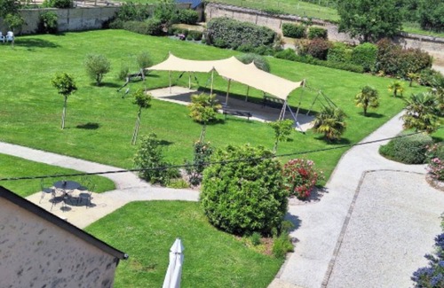 Fye Apartment | Room 'Le Meslay N°9 - Chambre 4 Pers' with Shared Terrace, Shared Garden and Wi-Fi