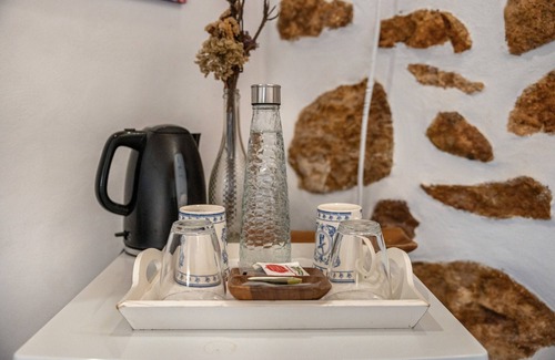 Sant Carles de Peralta Apartment | Room 'Limonero' with Mountain View, Wi-Fi and Air Conditioning
