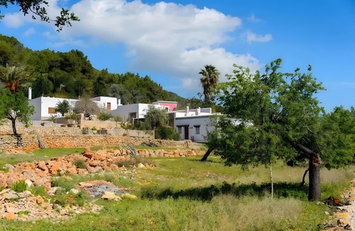 Sant Carles de Peralta Apartment | Room 'Limonero' with Mountain View, Wi-Fi and Air Conditioning