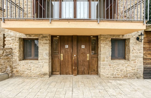 Pujals dels Pagesos Apartment | Room 'Llevant' with Shared Pool, Wi-Fi and Air Conditioning
