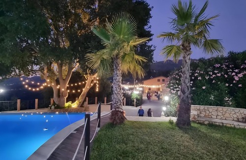 Sant'Angelo di Brolo Apartment | Room 'Luna' with Mountain View, Wi-Fi and Air Conditioning