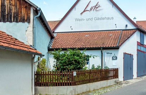 Iphofen Apartment | Room 'Lutz - Zimmer 1' with Shared Terrace, Shared Garden and Wi-Fi