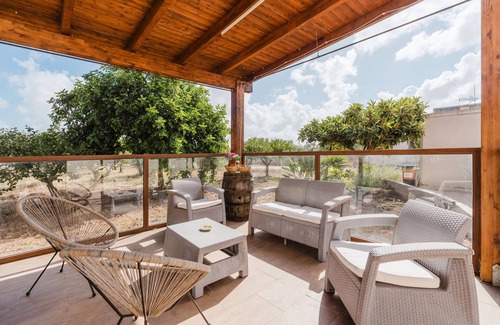 Rilievo Apartment | Room 'Maidda' with Shared Garden, Wi-Fi and Air Conditioning