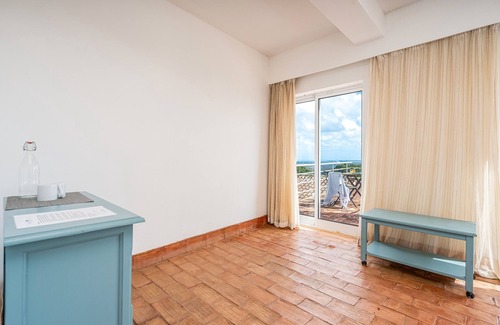 Aljezur Apartment | Room 'Maio' with Sea View, Shared Pool and Wi-Fi