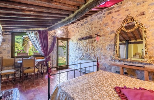 Monticiano Apartment | Room 'Marroneto - Suite' with Mountain View, Shared Pool and Wi-Fi