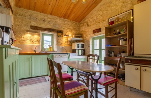 Tournecoupe House | Room MAUVE, Bed and Breakfast Saint Roch, indoor heated pool