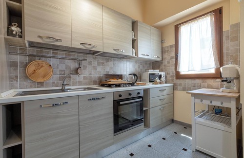 Santa Maria Coghinas Apartment | Room 'Mirto' with Shared Terrace, Wi-Fi and Air Conditioning