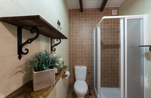 Castronuno House | Room 'Naranja' with Shared Garden and Wi-Fi