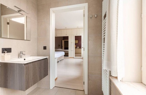 Historical Center Bruges House | ROOM N°2 - Bruges City Center Suite Stays