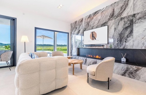 Plaissan Bed & Breakfast | Room n°4 in Villa SCL - Heated pool - SPA Jacuzzi