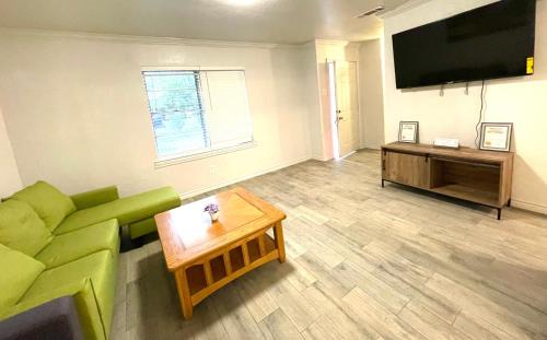 Dallas House | Room near downtown Dallas4