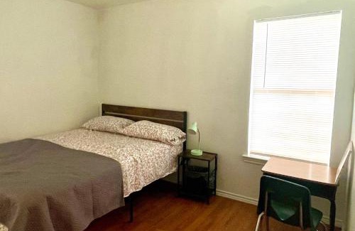 Dallas House | Room near downtown Dallas4