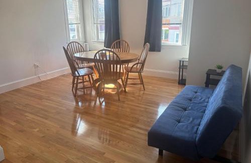 Dorchester House | Room Near South Bay Mall & Andrew Train Station