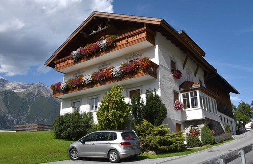 Tobadill Apartment | Room no. 4 double room (max. 3 persons) - Haus Mühlhof