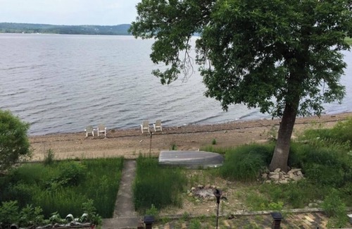 Peoria Heights House | Room on the Lake