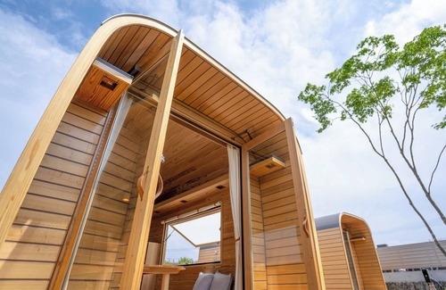 Utsunomiya Cottage | Room only 2 night plan Wooden trailerstyle tiny house lodging bedding bed /Utsunomiya Tochigi
