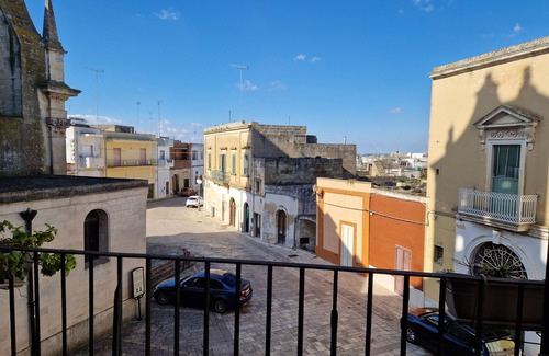 San Donato di Lecce Apartment | Room 'Palazzo Costantini - Anturium' with Shared Terrace, Wi-Fi and Air Conditioning