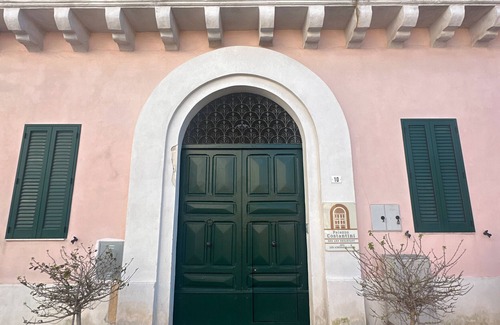 San Donato di Lecce Apartment | Room 'Palazzo Costantini - Anturium' with Shared Terrace, Wi-Fi and Air Conditioning