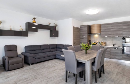 Cervere Apartment | Room 'Palma' with Shared Terrace, Wi-Fi and Air Conditioning