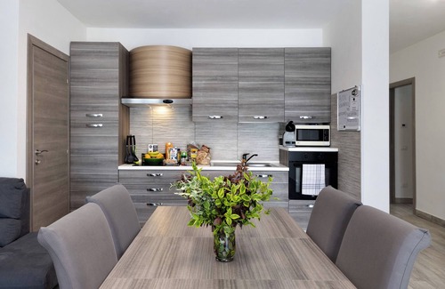 Cervere Apartment | Room 'Palma' with Shared Terrace, Wi-Fi and Air Conditioning