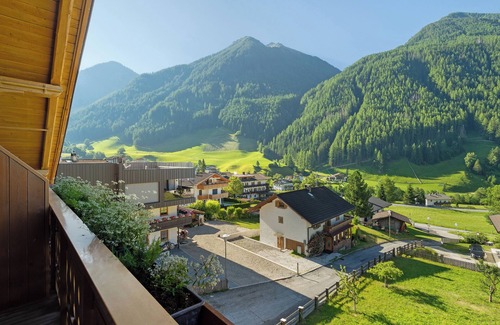 Valle Aurina Apartment | Room 'Pension Waldheim 10' with Mountain View, Shared Garden and Wi-Fi