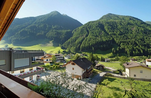 Valle Aurina Apartment | Room 'Pension Waldheim 9' with Mountain View, Shared Garden and Wi-Fi