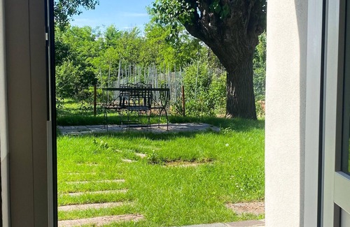 Quargnento Apartment | Room 'Pistapeijvri' with Private Garden, Wi-Fi and Air Conditioning