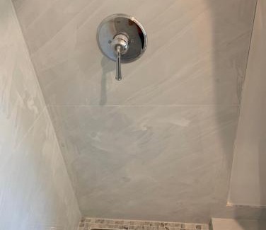 Sandalfoot Cove House | room & private bathroom