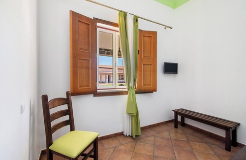 Espirito Santo Apartment | Room 'Quarto Verde - Patio View' with Shared Pool, Wi-Fi and Air Conditioning