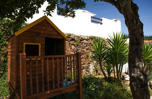 Vila Nova de Poiares Apartment | Room 'Quartinho Do Chafariz' with Mountain View, Wi-Fi and Air Conditioning